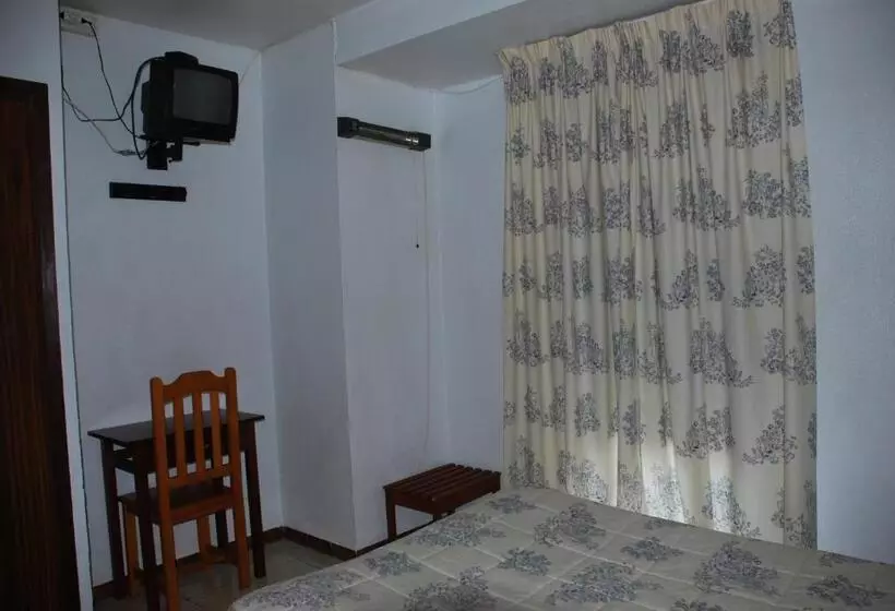 ホテル Pensión Versalles