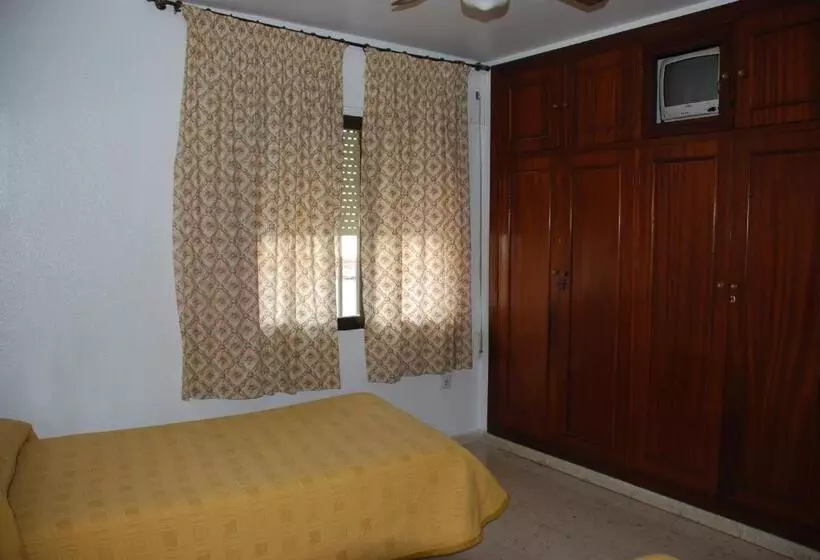 ホテル Pensión Versalles