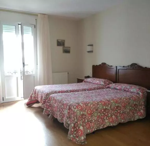 בית מלון כפרי Pension Restaurante La Bombilla