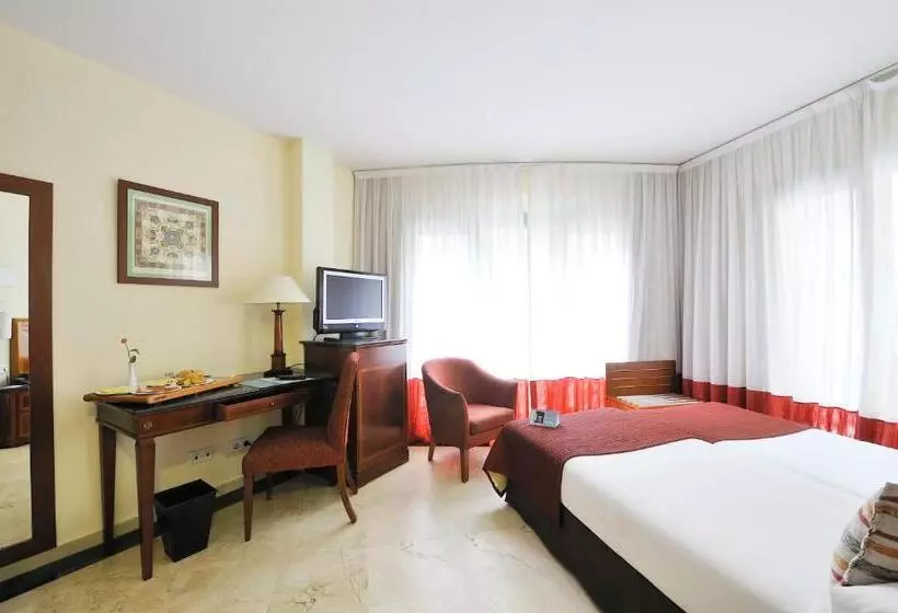 Отель Exe Laietana Palace