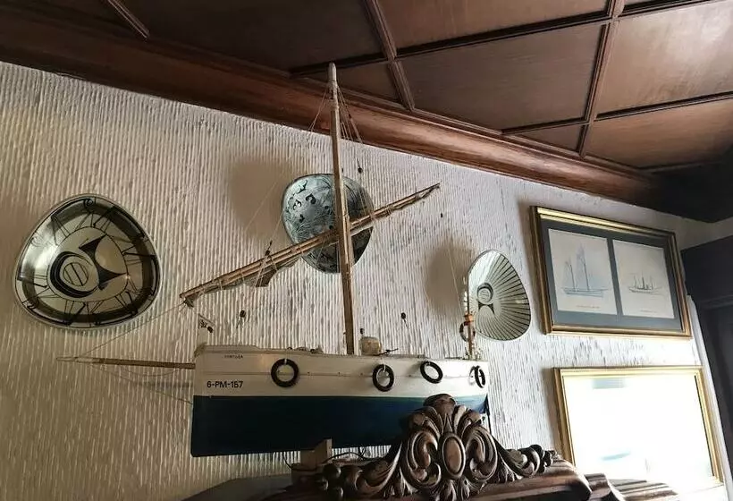 Отель Hostal Ca S Bombu