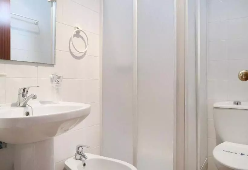 فندق Hostal Victoria