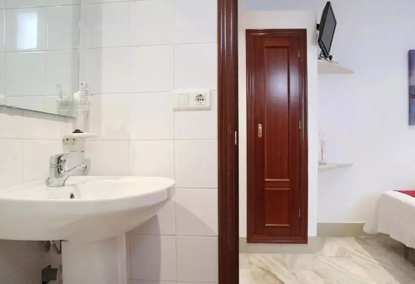 فندق Hostal Victoria