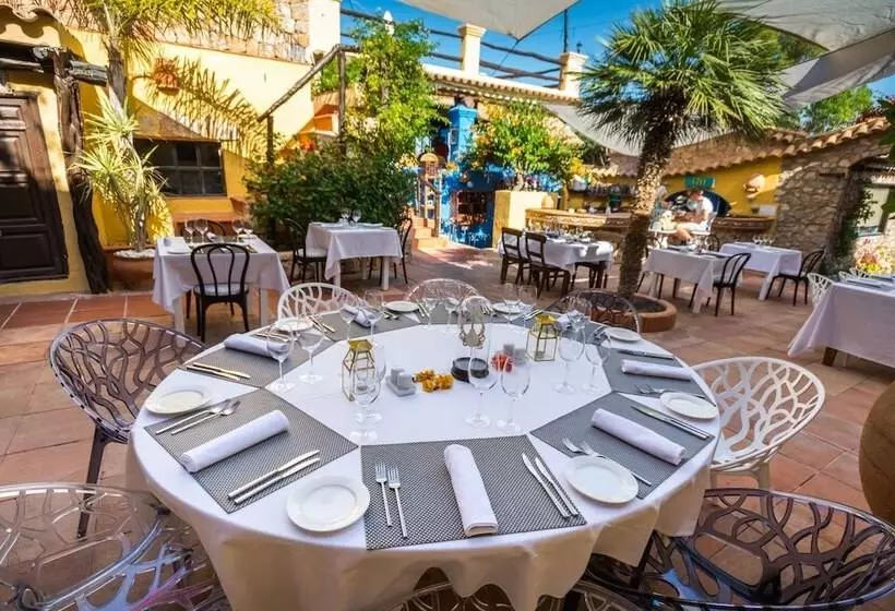 בית מלון כפרי Pikes Ibiza - Adults Only