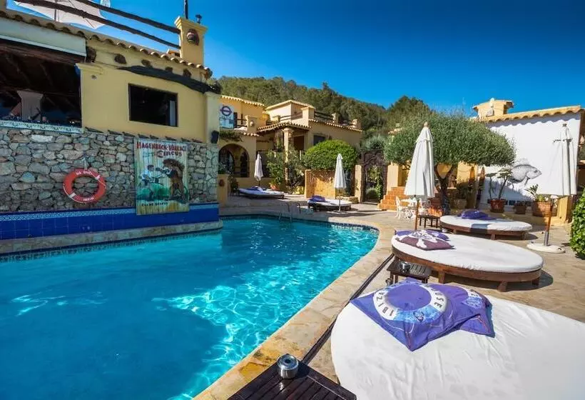 בית מלון כפרי Pikes Ibiza - Adults Only