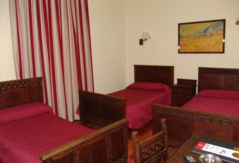 فندق Hostal Ayestaran Ii