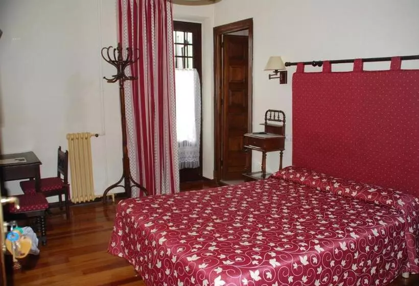 فندق Hostal Ayestaran Ii