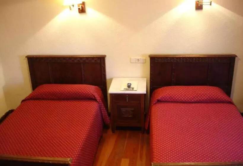 فندق Hostal Ayestaran Ii