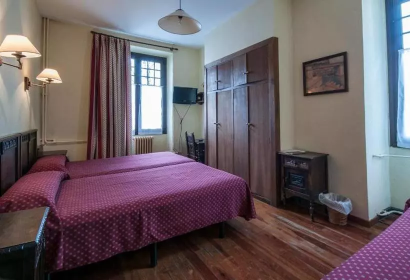 فندق Hostal Ayestaran Ii