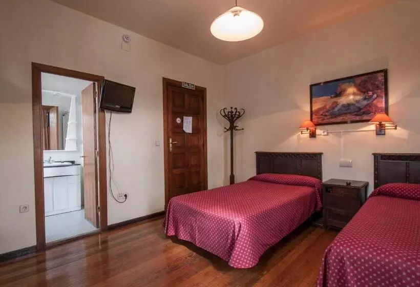 فندق Hostal Ayestaran Ii