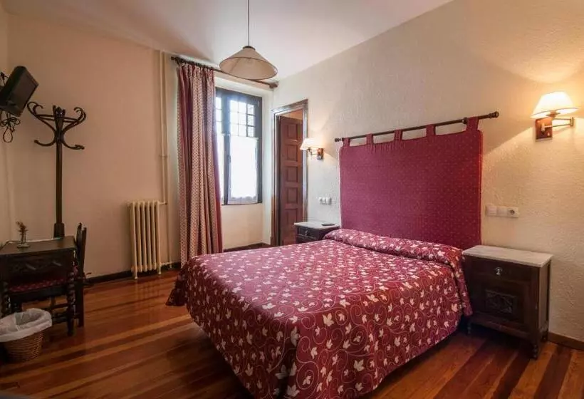 فندق Hostal Ayestaran Ii