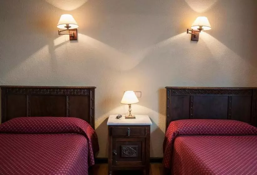 فندق Hostal Ayestaran Ii