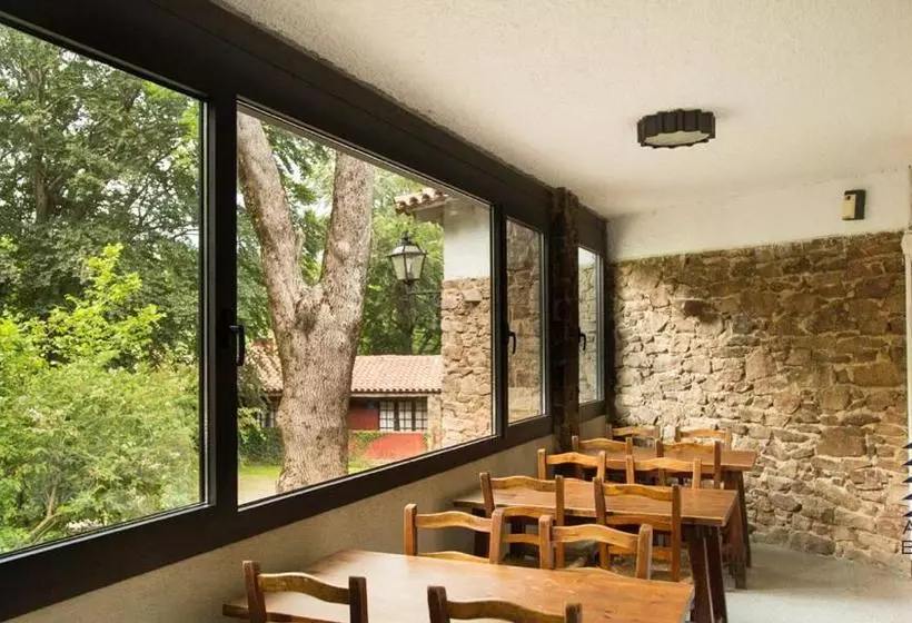 هتل Hostal L Avet Blau