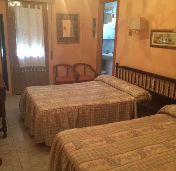 ホテル Hostal Mónica