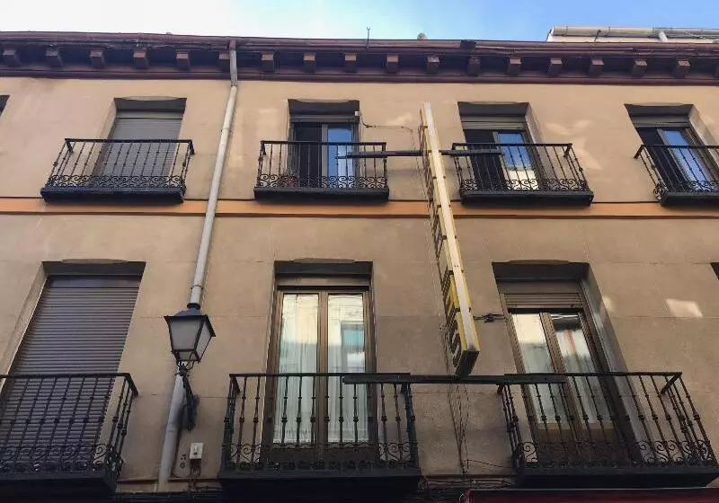 هتل Hostal Los Perales