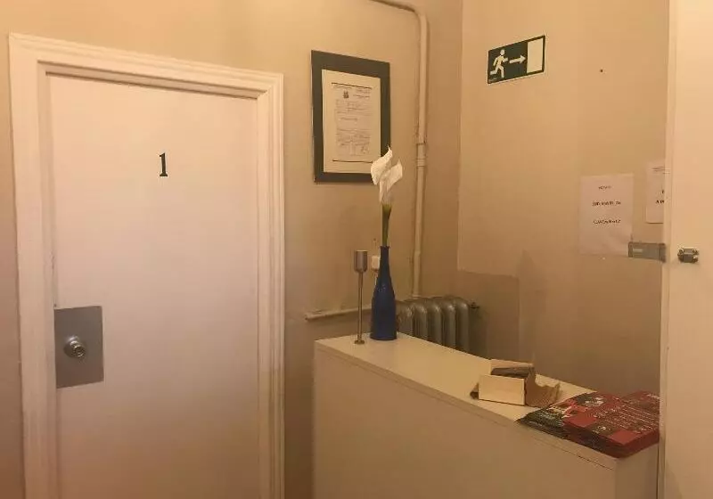 هتل Hostal Los Perales