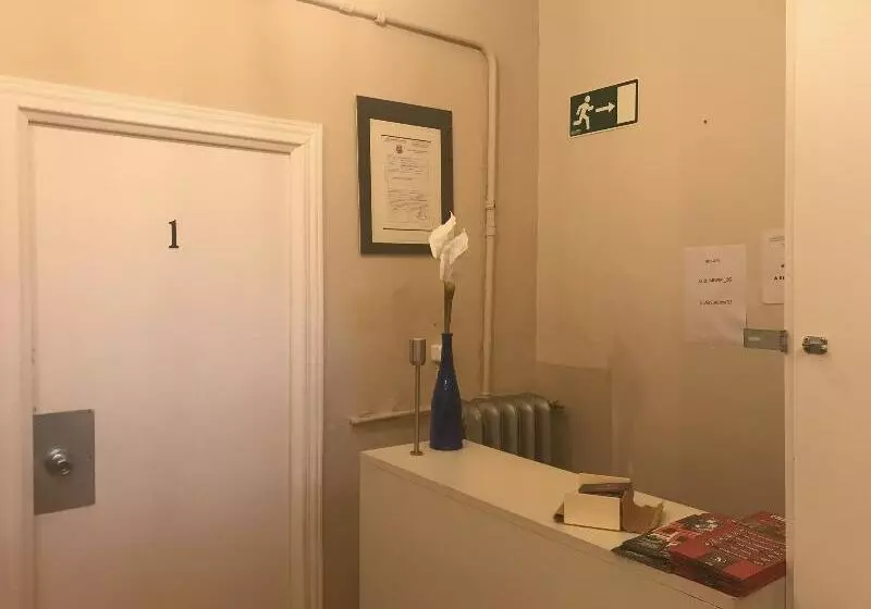 هتل Hostal Los Perales