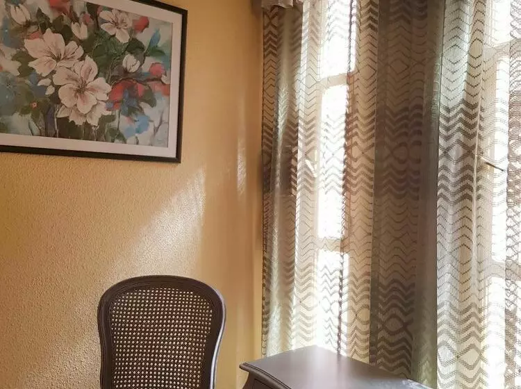 هتل Hostal Puerta Bonita Vista Alegre