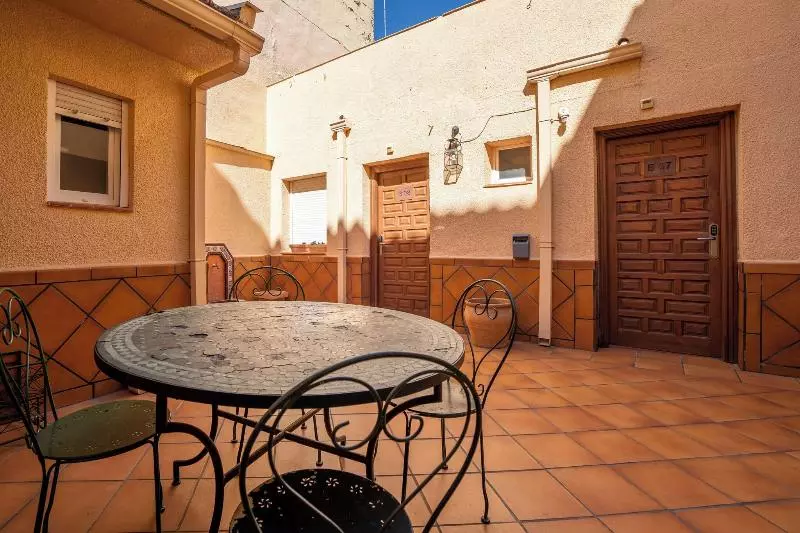 مسافرخانه Yit Puerta Bisagra