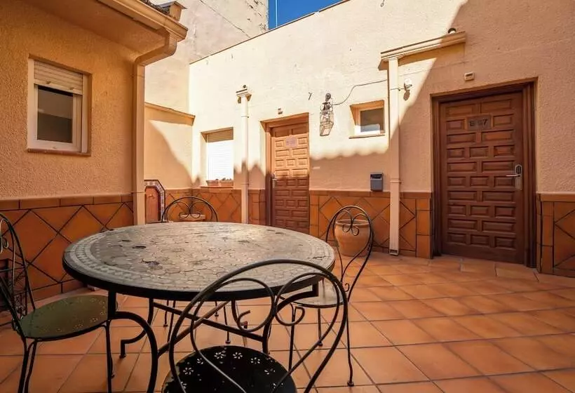 مسافرخانه Yit Puerta Bisagra