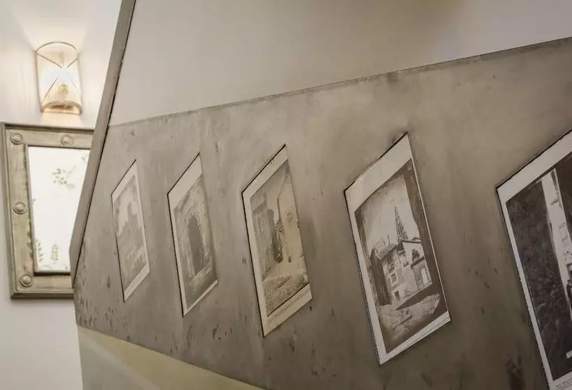 مسافرخانه Yit Puerta Bisagra