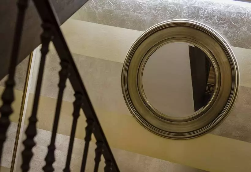 مسافرخانه Yit Puerta Bisagra