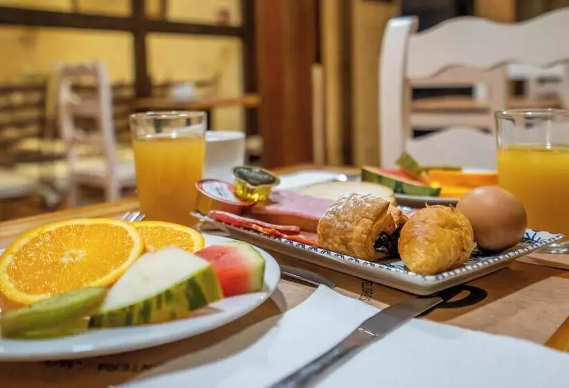 مسافرخانه Yit Puerta Bisagra