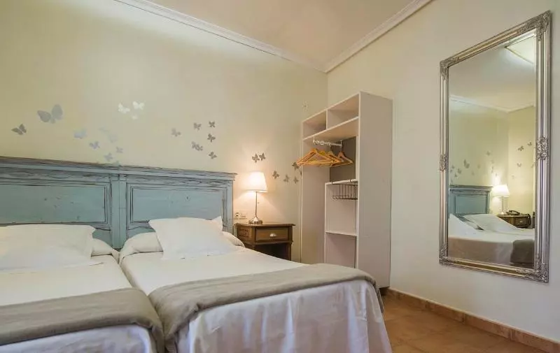 مسافرخانه Yit Puerta Bisagra