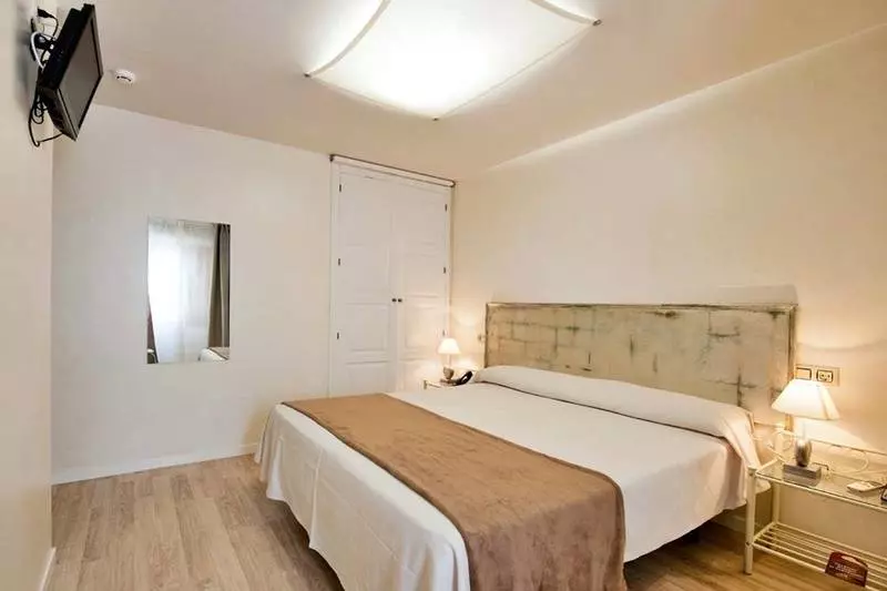 مسافرخانه Yit Puerta Bisagra