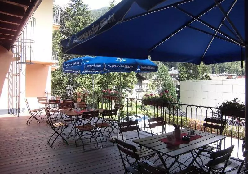 Euro Youth Hotel & Krone