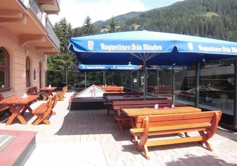 Euro Youth Hotel & Krone