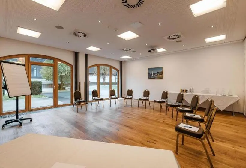 هتل Holiday Inn Innsbruck by IHG