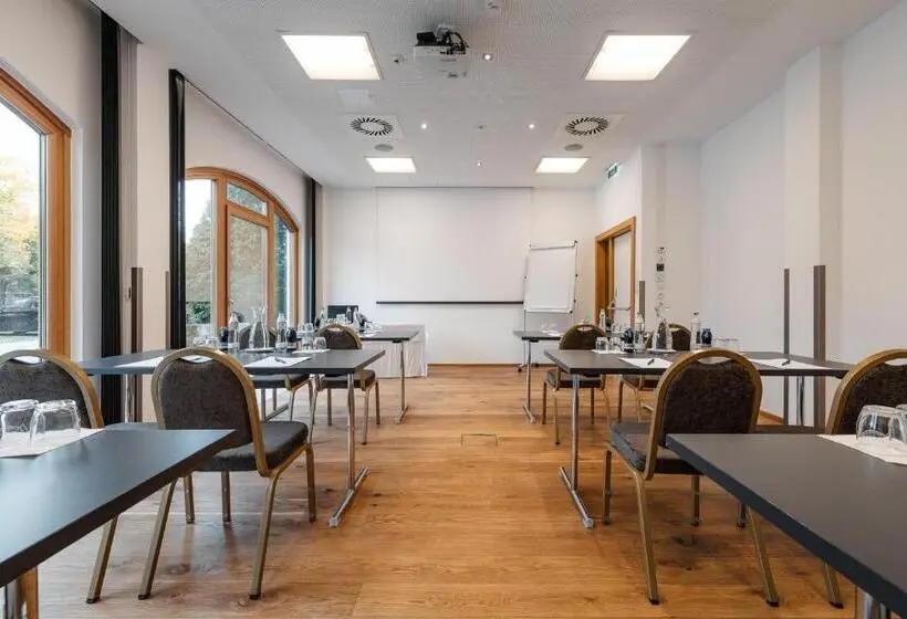 هتل Holiday Inn Innsbruck by IHG