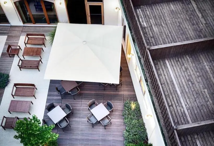 هتل Holiday Inn Innsbruck by IHG