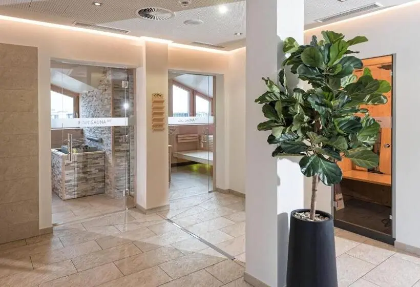 هتل Holiday Inn Innsbruck by IHG