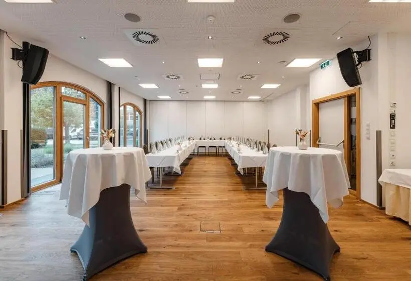 هتل Holiday Inn Innsbruck by IHG