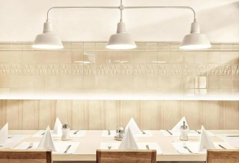 هتل Holiday Inn Innsbruck by IHG