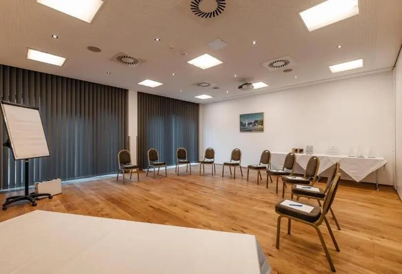 هتل Holiday Inn Innsbruck by IHG