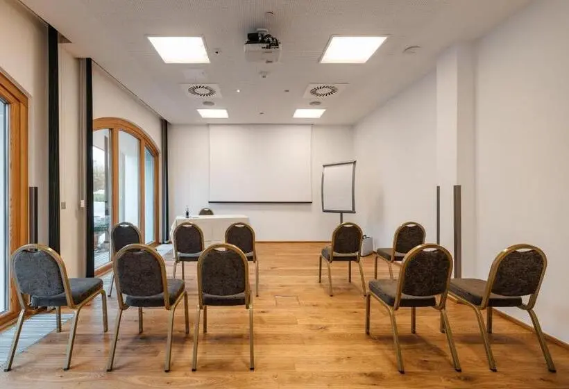 هتل Holiday Inn Innsbruck by IHG