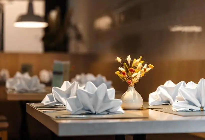 هتل Holiday Inn Innsbruck by IHG