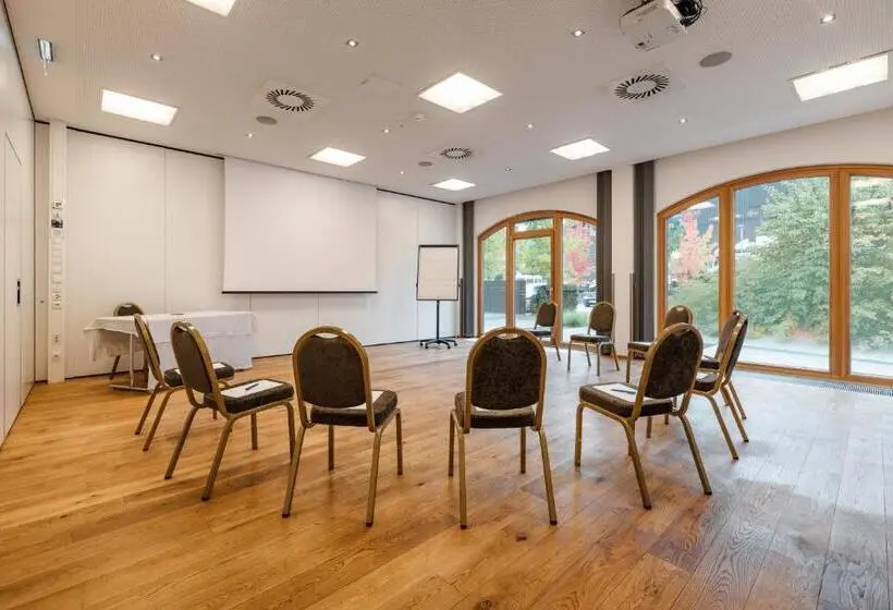 هتل Holiday Inn Innsbruck by IHG