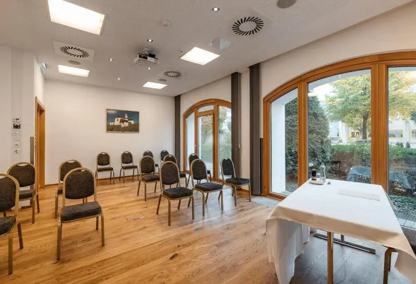 هتل Holiday Inn Innsbruck by IHG