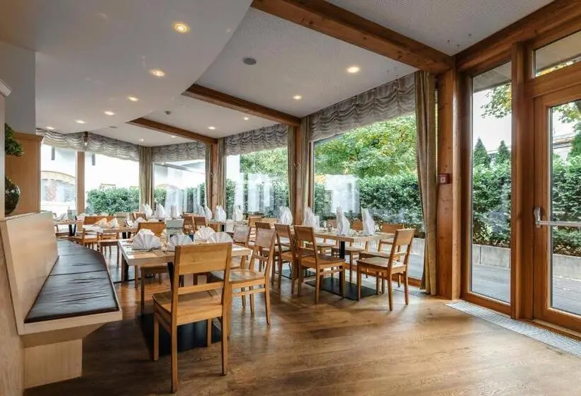 هتل Holiday Inn Innsbruck by IHG