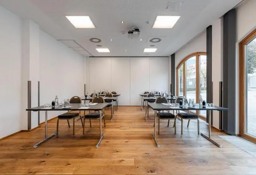 هتل Holiday Inn Innsbruck by IHG