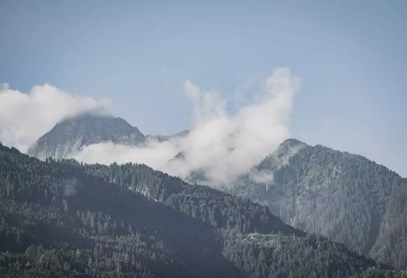 Отель Neuhaus Zillertal Resort