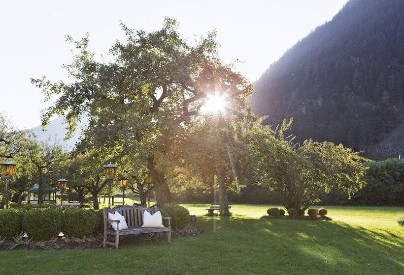 فندق Neuhaus Zillertal Resort