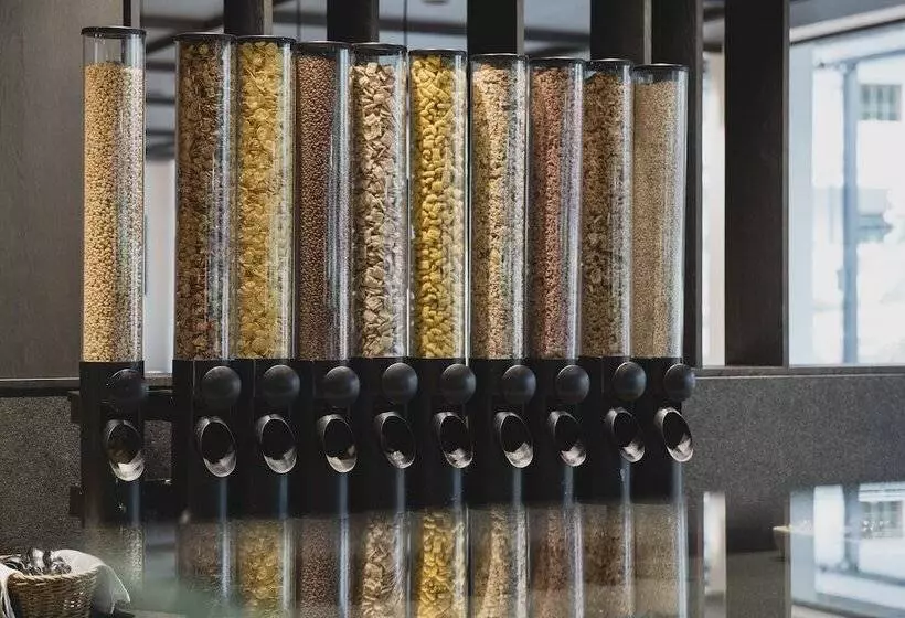 Отель Neuhaus Zillertal Resort