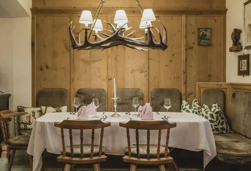 Отель Neuhaus Zillertal Resort