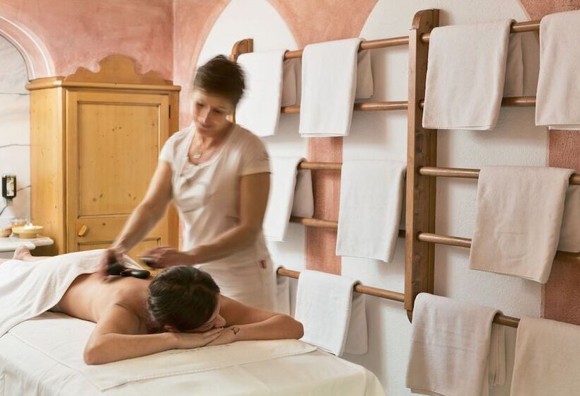 فندق Neuhaus Zillertal Resort