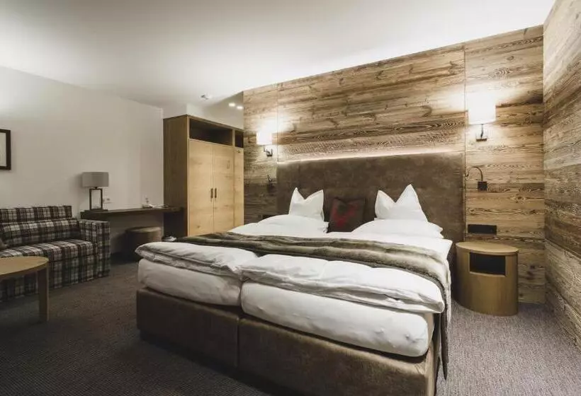 Отель Schwarzer Adler   Sport & Spa